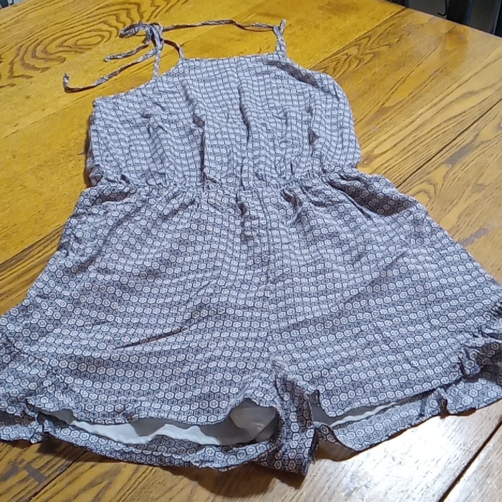 BCBGENERATION Womens MEDIUM Gray Pink ROMPER Summer Spring Every Day Wear